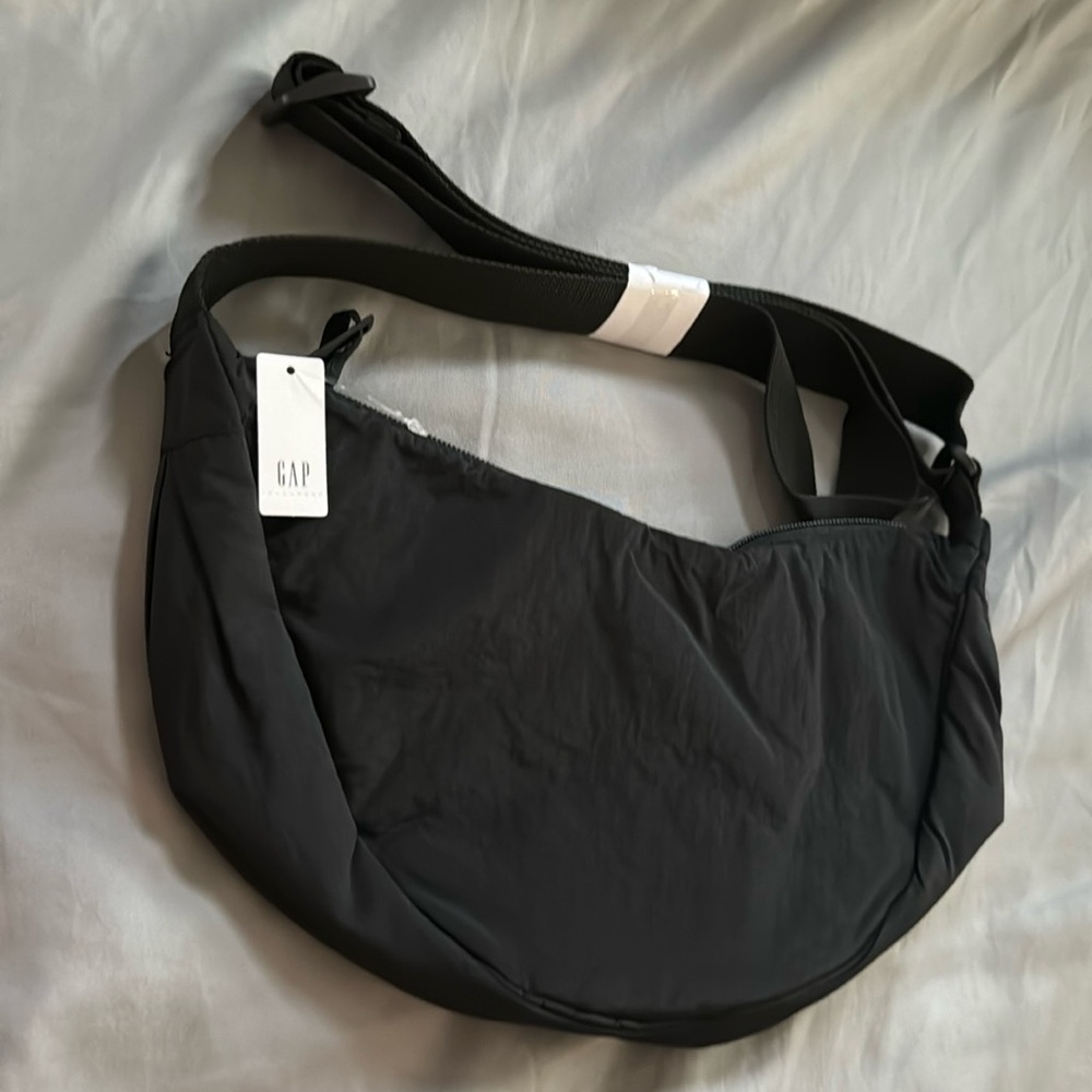 Black fanny pack from Gap new with tags